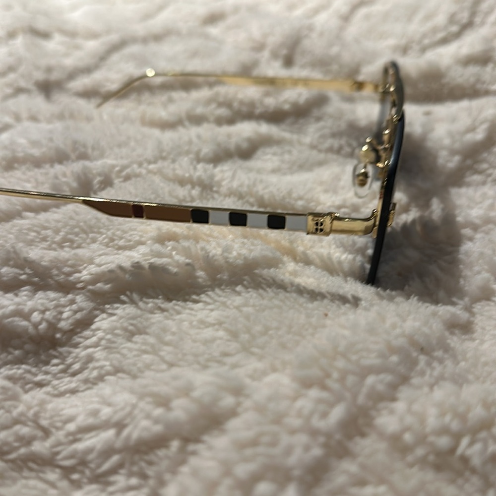 Sunglasses. New! - Picture 2 of 4